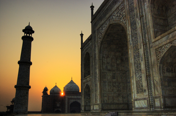 taj-mahal-in-agra-india-sunrise.jpg