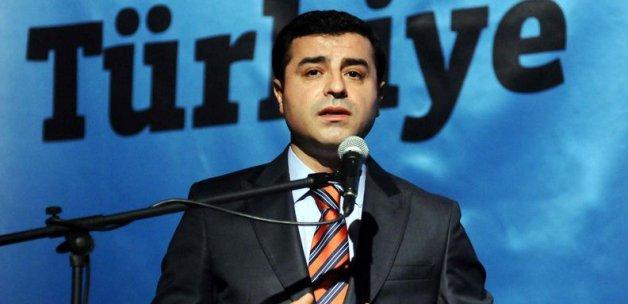 Demirtaş'ı terleten bayrak sorusu