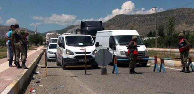 Diyarbakırda yol kesen terör yanlılarına  müdahale