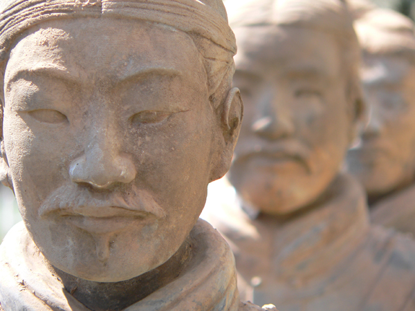 terracotta_army_statues_wallpaper_by_jeremyjoe-normal.jpg