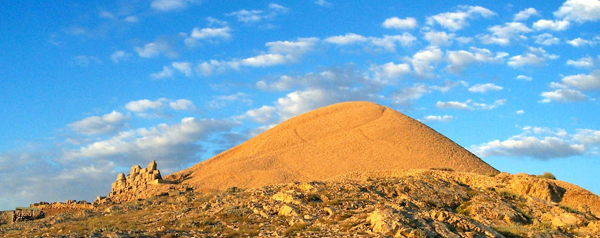 worshipping_nemrut.jpg