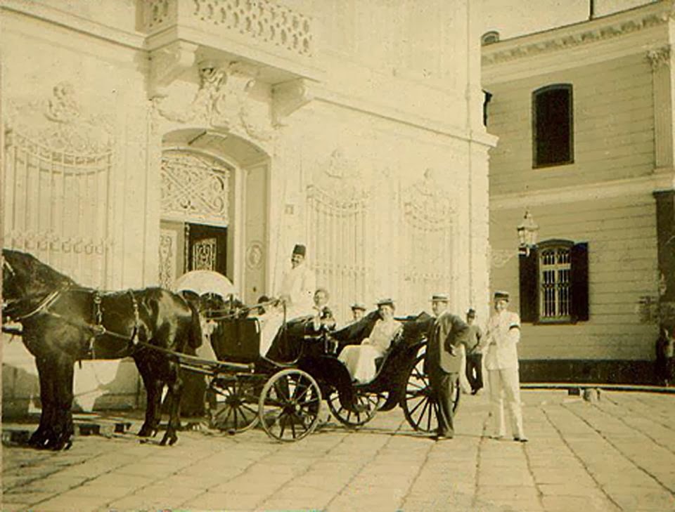 izmir%20kordonda%20bir%20levanten%20ailesi.jpg